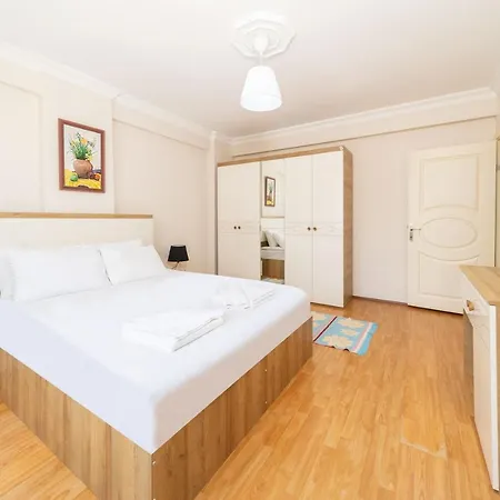 Pleasant Business-Friendly Flat Walking Distance To Beach With Balcony In Konyaalti Antalya Daire