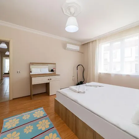 Pleasant Business-Friendly Flat Walking Distance To Beach With Balcony In Konyaalti Antalya Daire Antalya